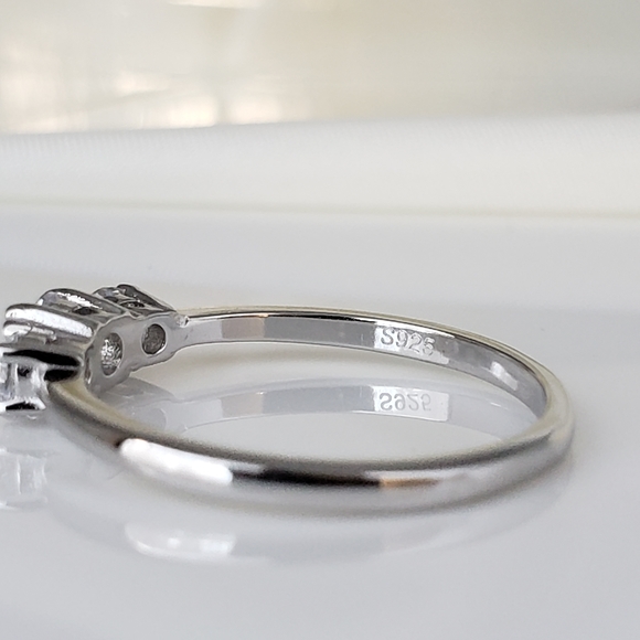 NEW Sterling Silver Round 3 Stone 5A CZ Diamond Ring - Picture 10 of 13